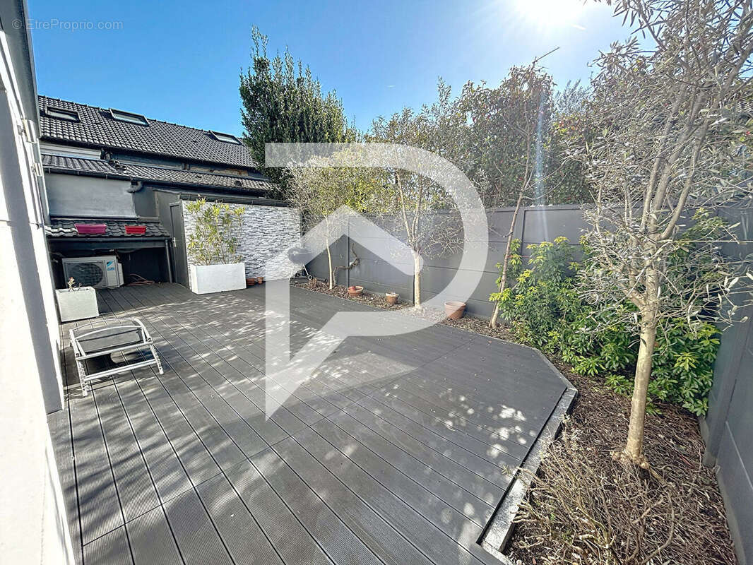 Maison à SAINT-MAUR-DES-FOSSES