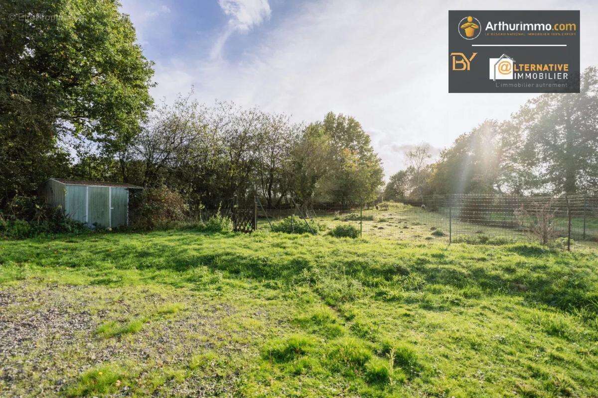 Terrain à LA BOUEXIERE