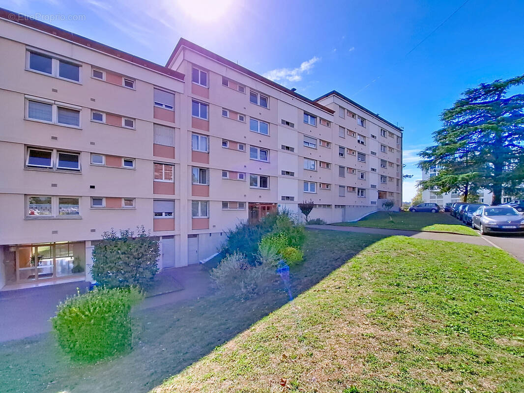 Appartement à PIERRE-BENITE