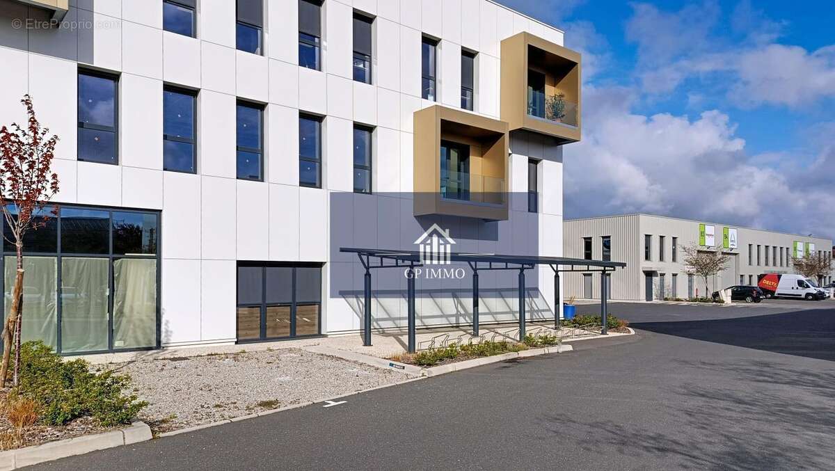 Commerce à DECINES-CHARPIEU