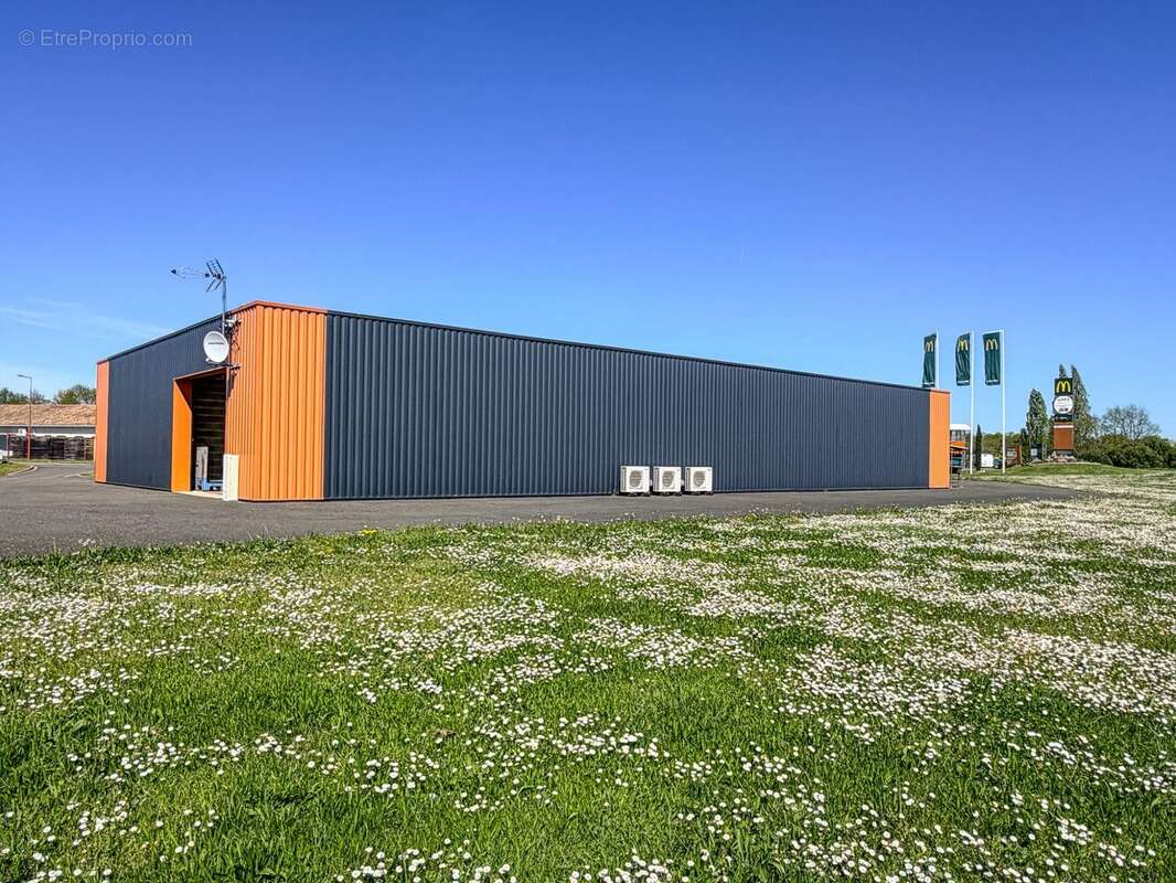 Commerce à CAVIGNAC