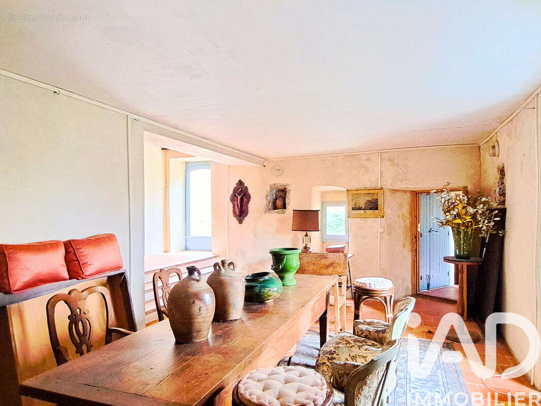 Maison 249 m² à Cros  - photo 9