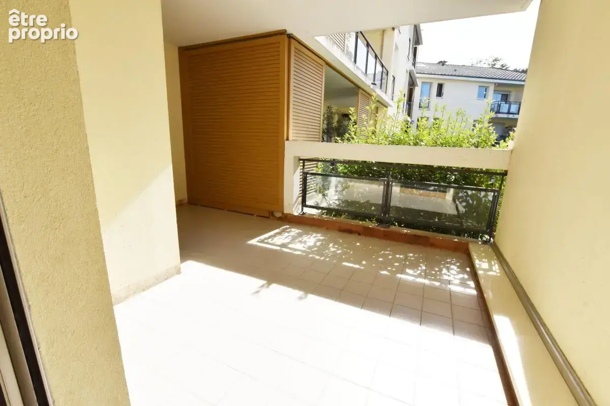 Appartement T2 À Vendre avec garage fermé / résidence sécurisée / parc arboré avec piscine - photo 10