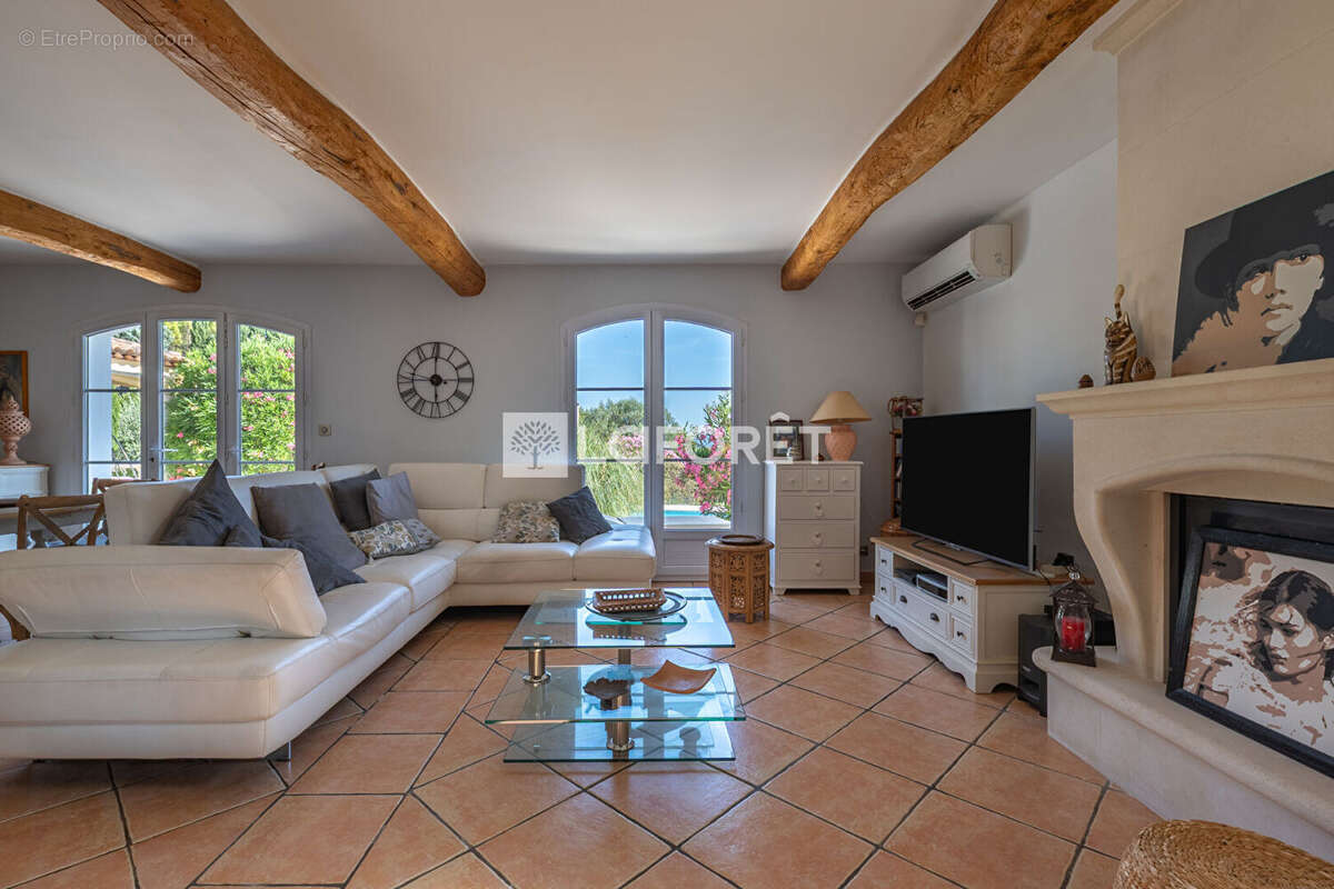 PUGET-VILLE : Bastide Néoprovençale d'exception sur parc de 1.302 m² - photo 8