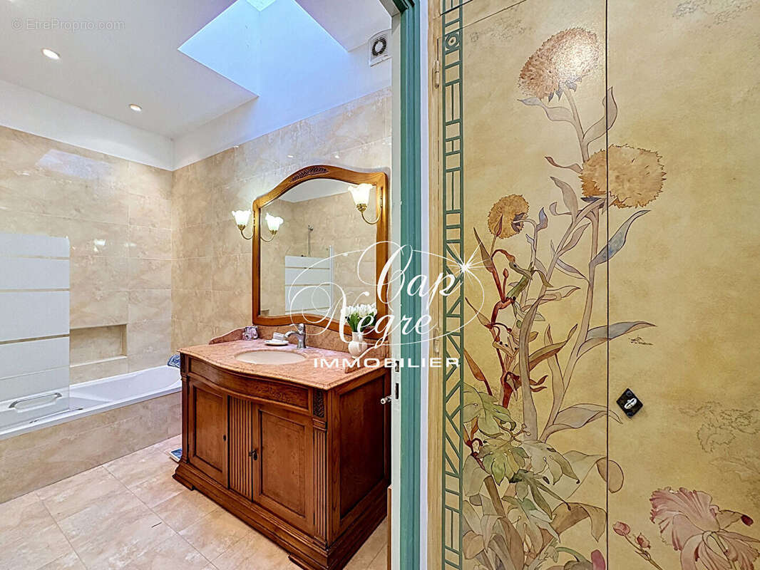 Propriete historique 10 pieces avec magnifique vue mer et jardin luxuriant - photo 18