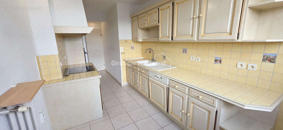 Appartement à BAGNOLS-SUR-CEZE