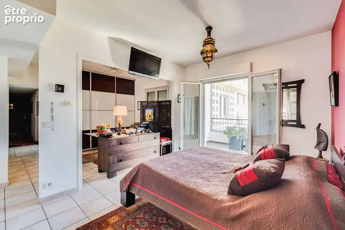 A vendre en exclusivité un appartement T4/T5 de 163 m2 avec vue mer, calanques, Notre Dame de la Garde et box/ secteur Bonnevein - photo 11
