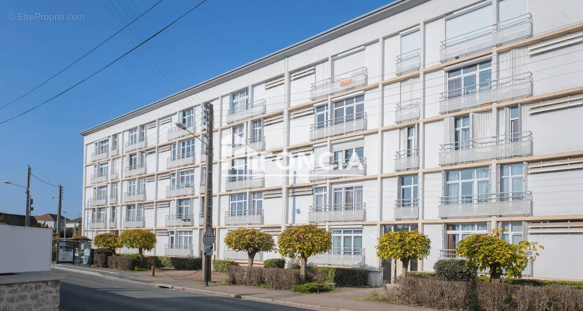 Appartement à SAINT-JEAN-DE-LA-RUELLE