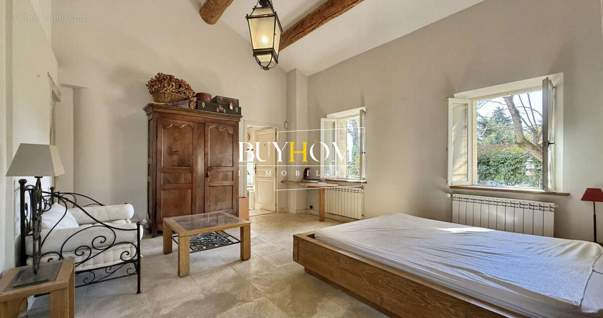 Maison à L'ISLE-SUR-LA-SORGUE