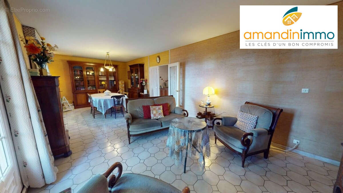 Maison à VERT-SAINT-DENIS