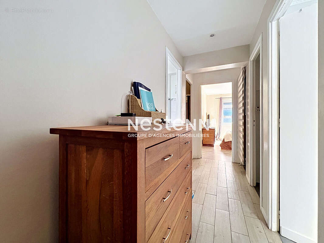 Golfe Juan - 2P - 48 m2 - Proche mer - Cave - Meublé - Traversant - photo 7
