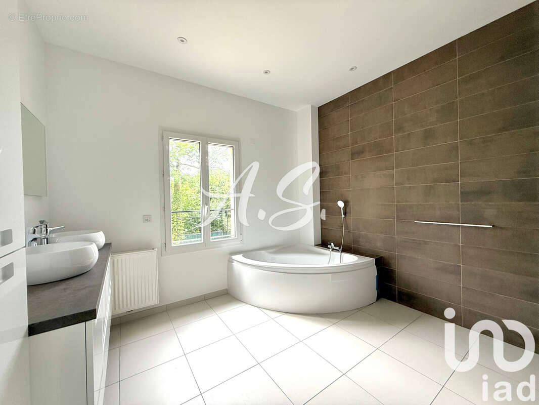 Photo 8 - Maison à VERRIERES-LE-BUISSON