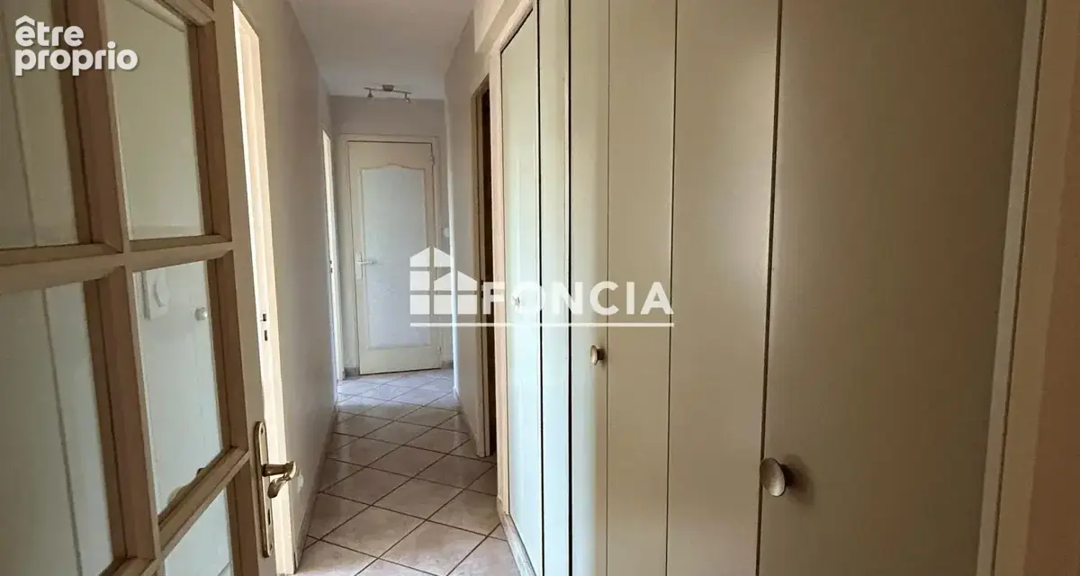 Appartement de Type 4-5 situé au 1er étage sans ascenseur avec balcon et cave en rez-de-chaussée - photo 7