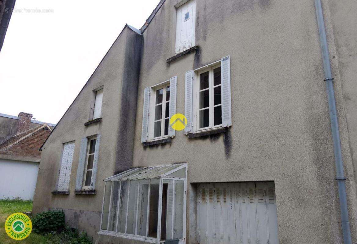Maison à CHENIERS