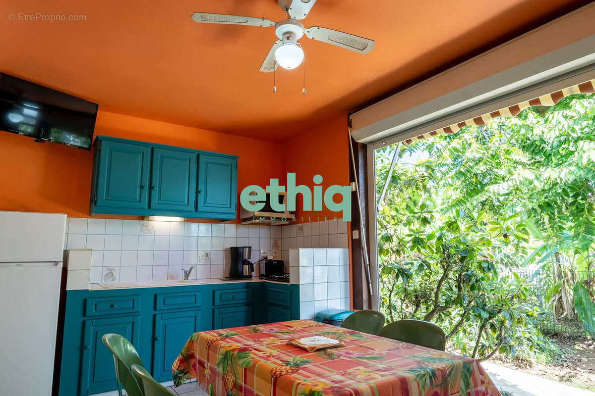 Maison 313 m² à Sainte-Rose  - photo 4