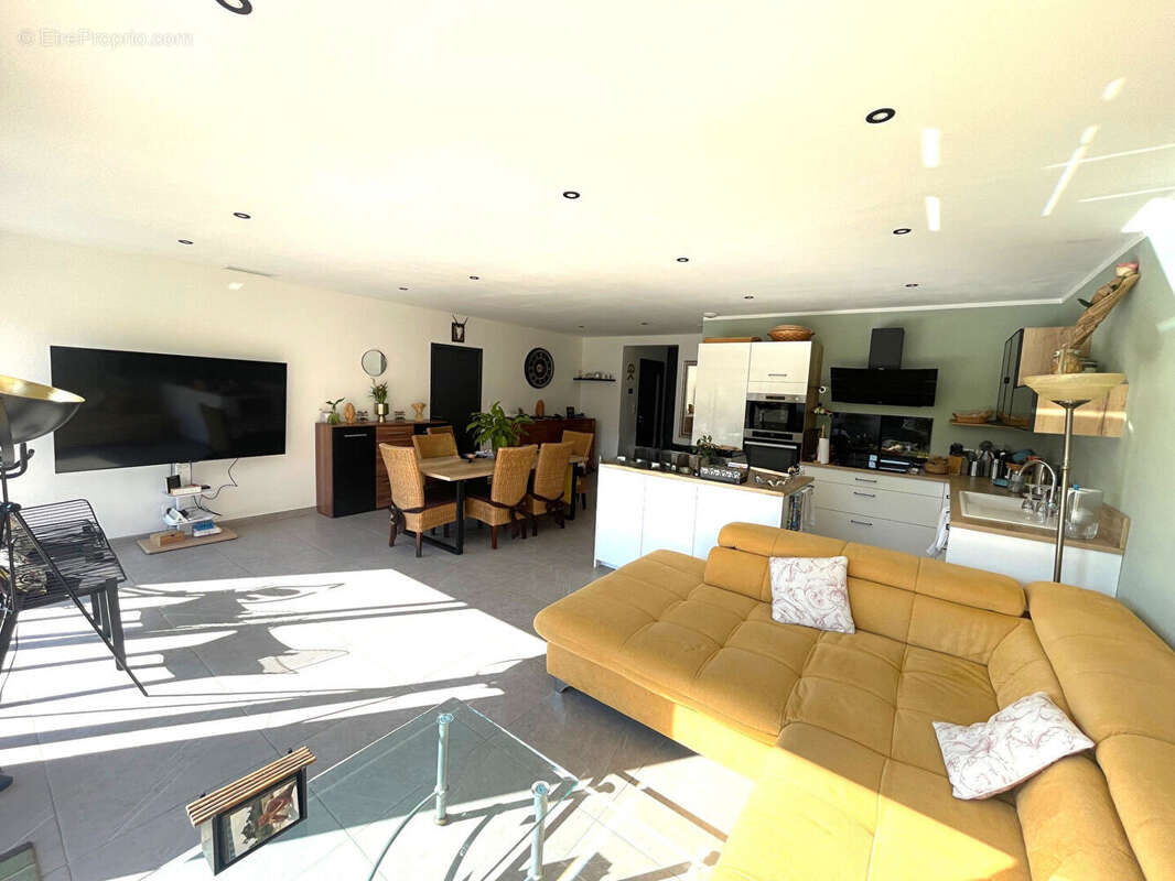 Maison à MORIERES-LES-AVIGNON