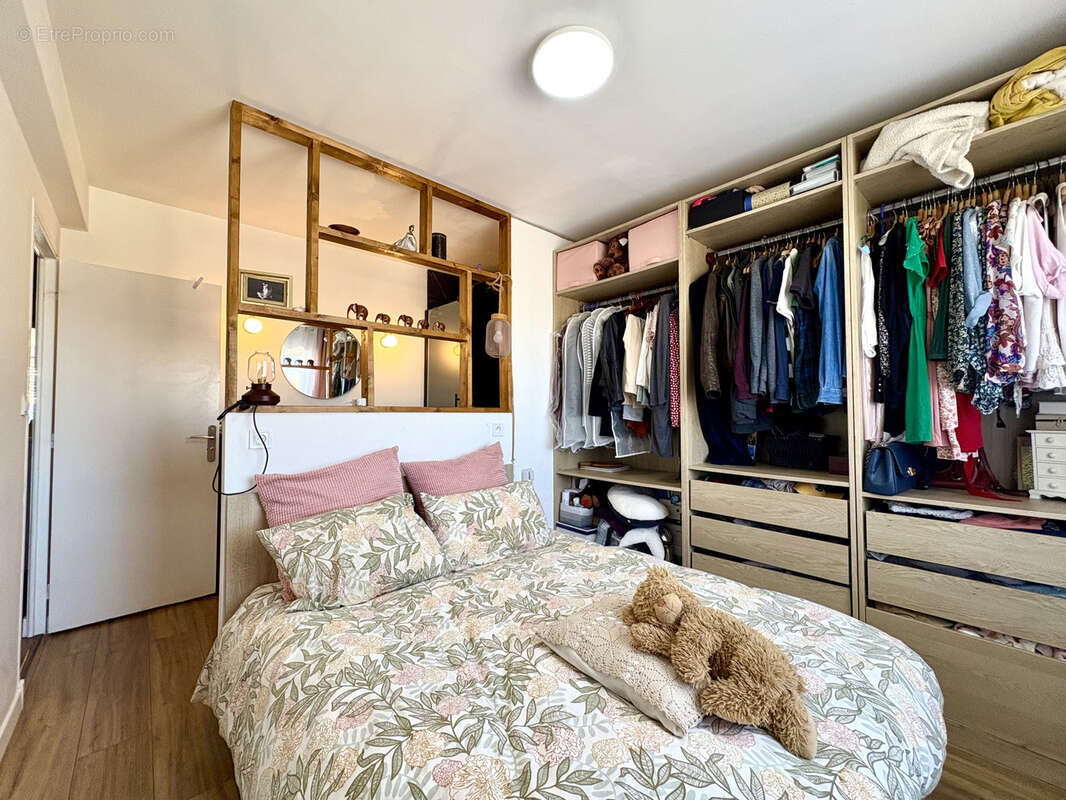 Appartement à SAINT-LAURENT-DU-VAR