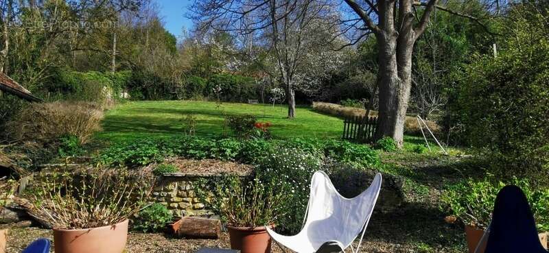 Maison à AUFFREVILLE-BRASSEUIL