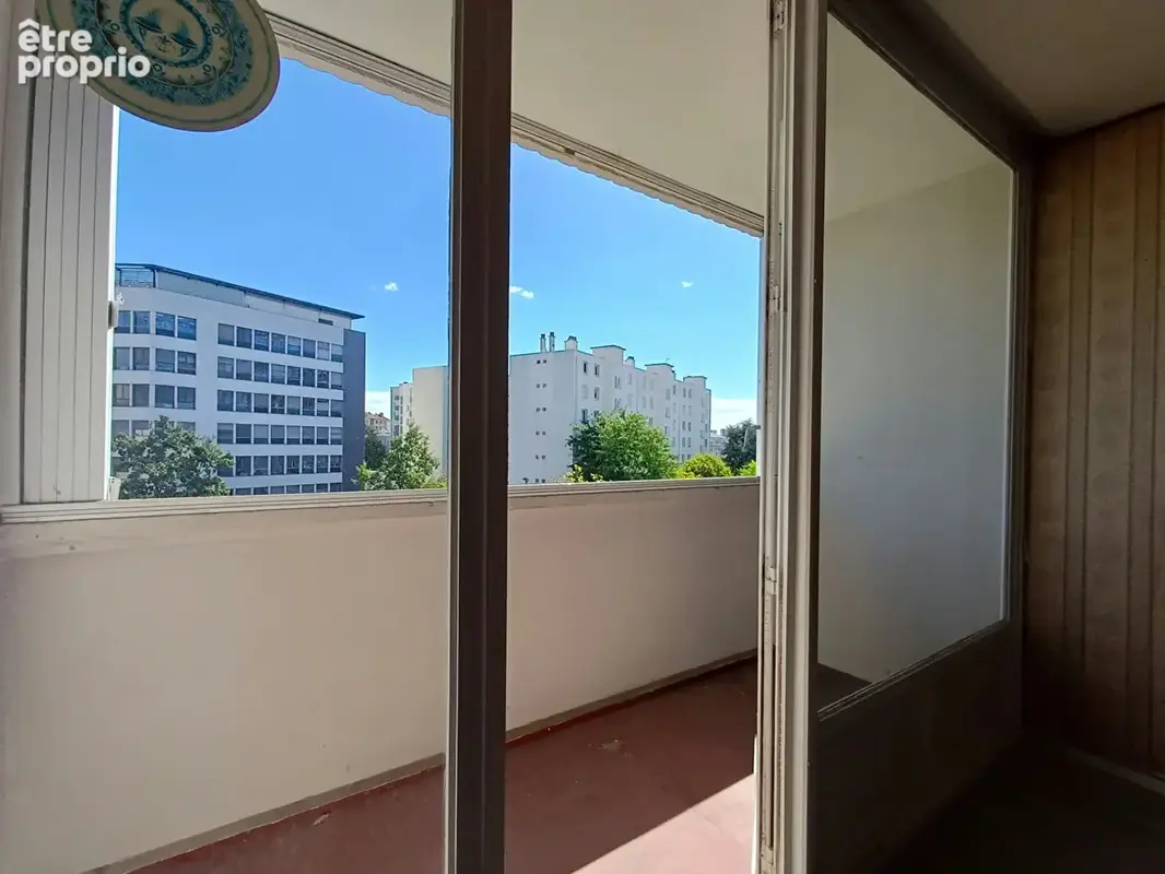 Appartement Lyon 8 -Monplaisir- T4 de 65.77 m2 - photo 3