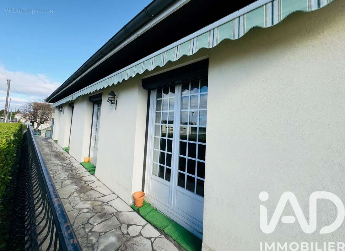 Photo 2 - Maison à LA COURONNE