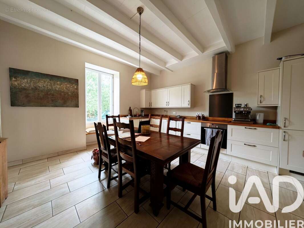 Maison 174 m² à Dampierre-Sur-Boutonne  - photo 9