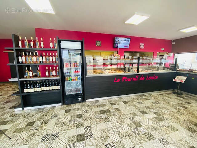 Commerce à LAROQUE-D'OLMES