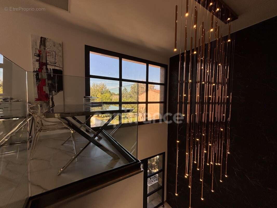 Grau d'agde, villa contemporaine p7 avec double garage, prestations luxueuses proche mer, secteur calme - photo 12