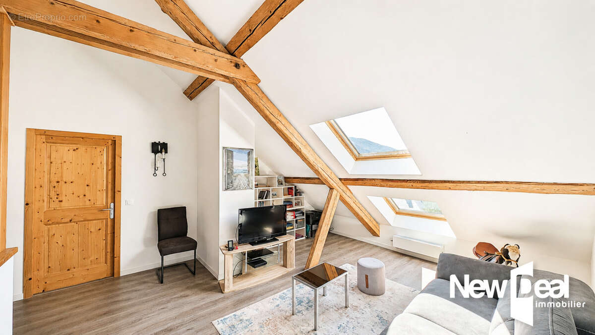 Appartement à DINGY-SAINT-CLAIR