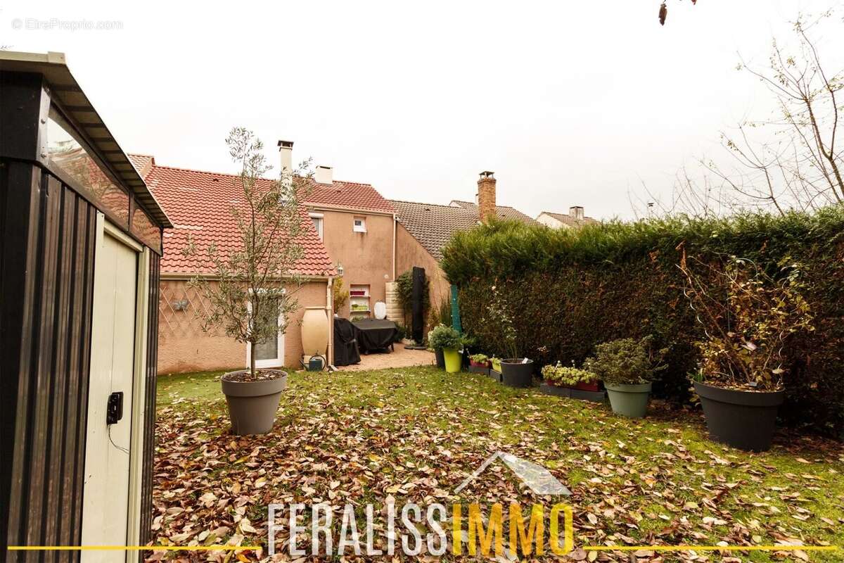 Maison à JOUY-LE-MOUTIER