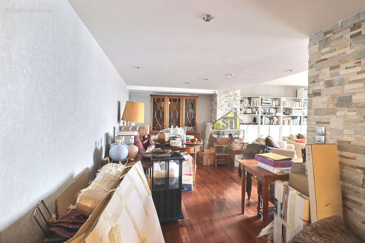 Appartement à PARIS-14E