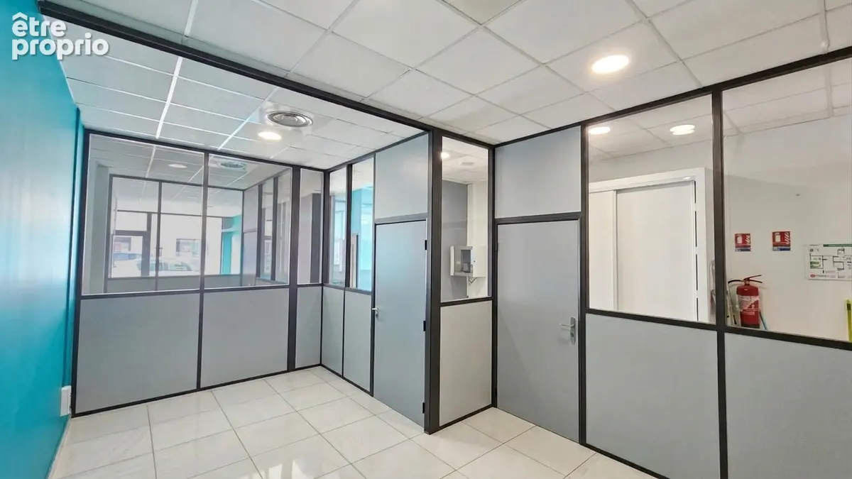 Local commercial Bourgoin Jallieu 84 m2 - photo 4