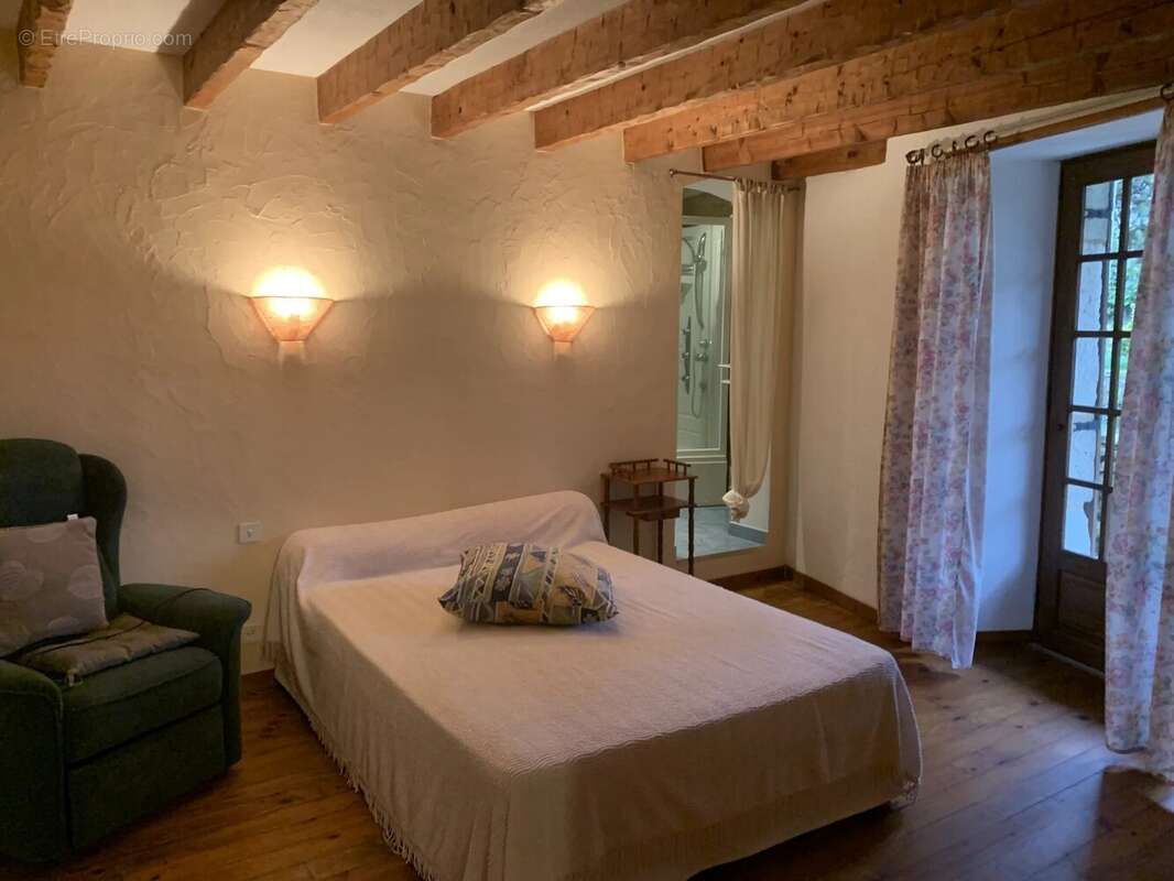 Ensemble en pierre de 3 logements et 2 piscines - photo 12
