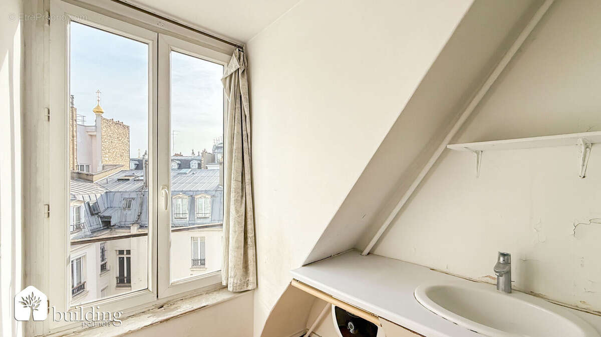 Paris 8e - Ternes- Une chambre de service de 6,66 m2 - photo 7