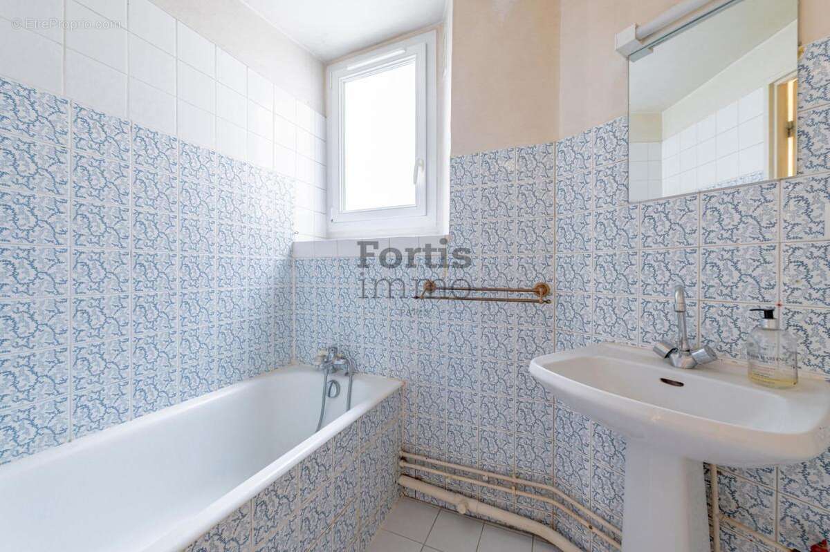 Appartement à PARIS-3E