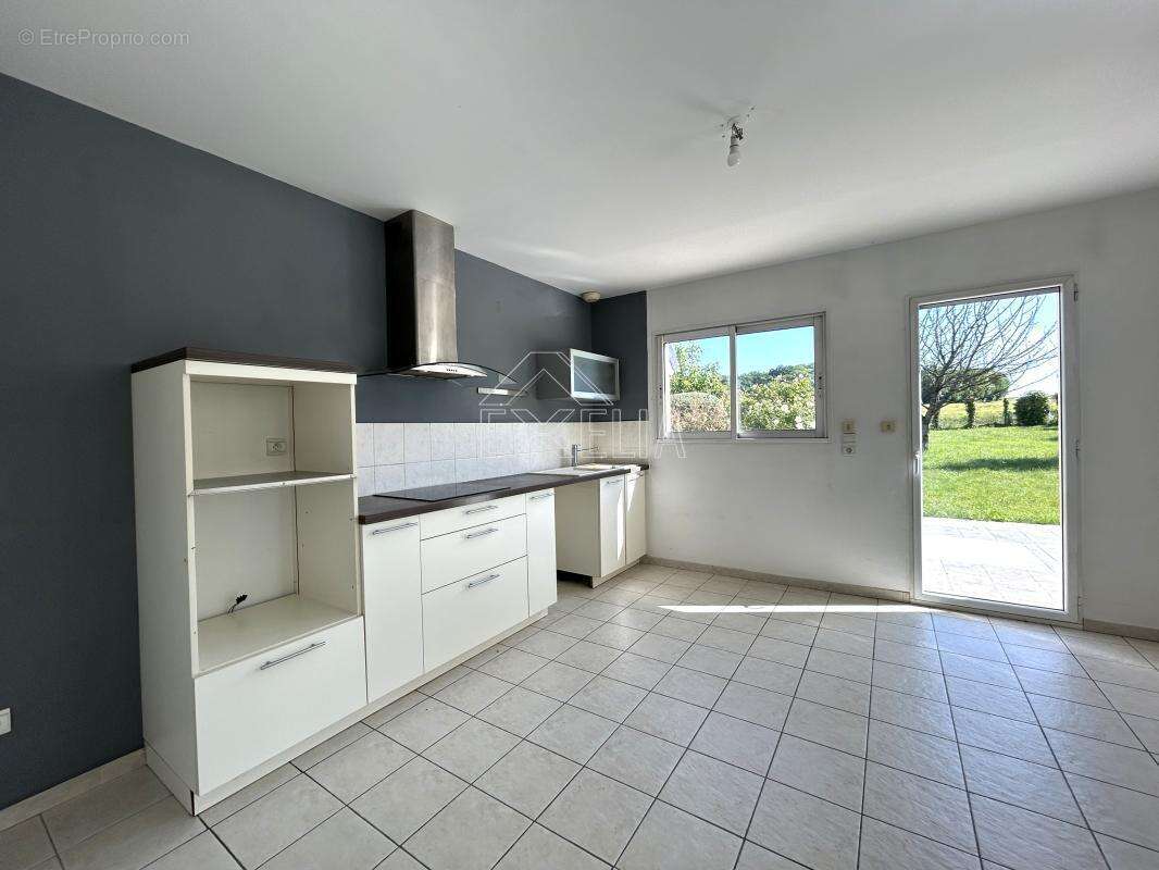 Maison récente 7 pièces 150 m² avec double garage, dépendance, box à chevaux et grand jardin de 1685 m² à Villegats - photo 8