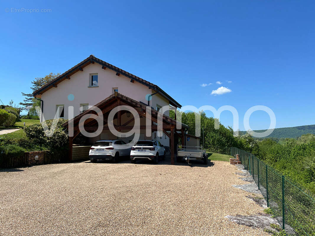Maison à DOUCIER