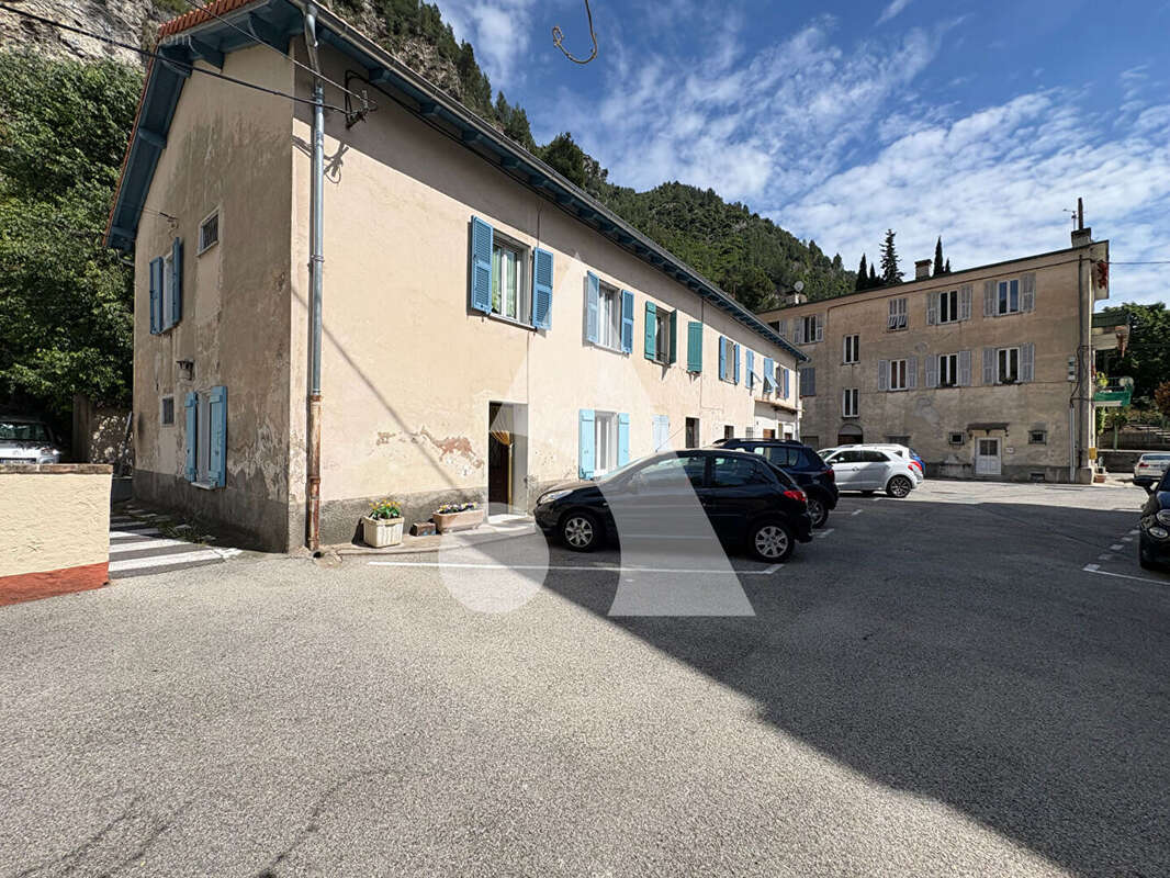 Appartement à LA ROQUETTE-SUR-VAR