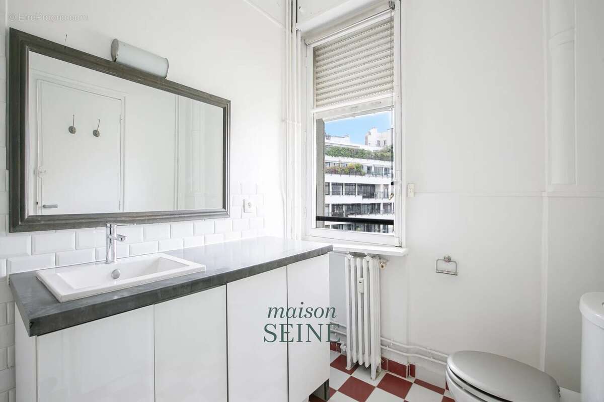 Appartement à PARIS-16E