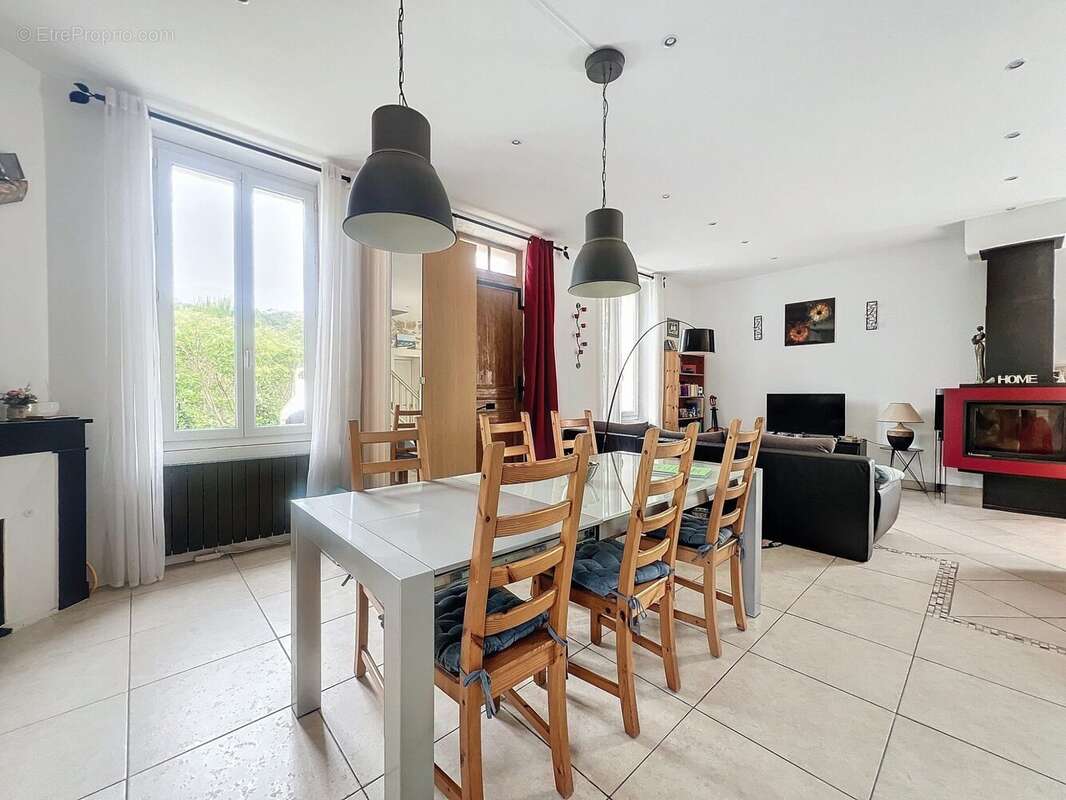 Maison à LE CASTELLET