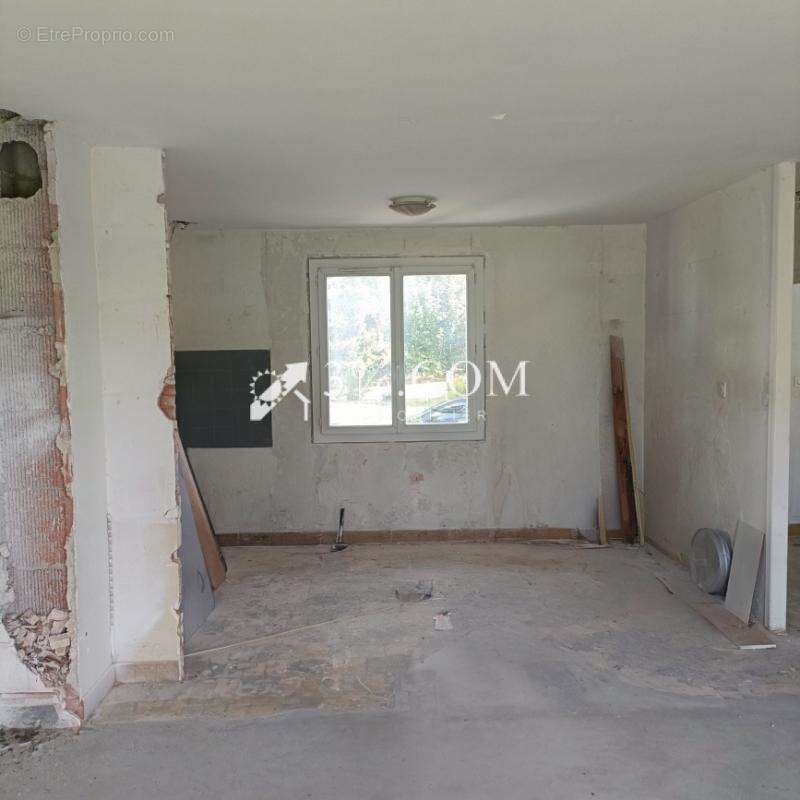 Maison à DANGE-SAINT-ROMAIN