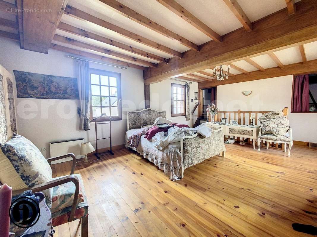 4782 - Maison à CREVECOEUR-LE-GRAND