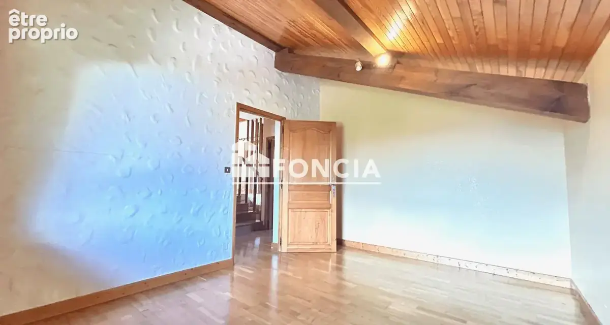 Villa spacieuse avec T2 indépendant, vue dégagée et vaste garage - photo 12