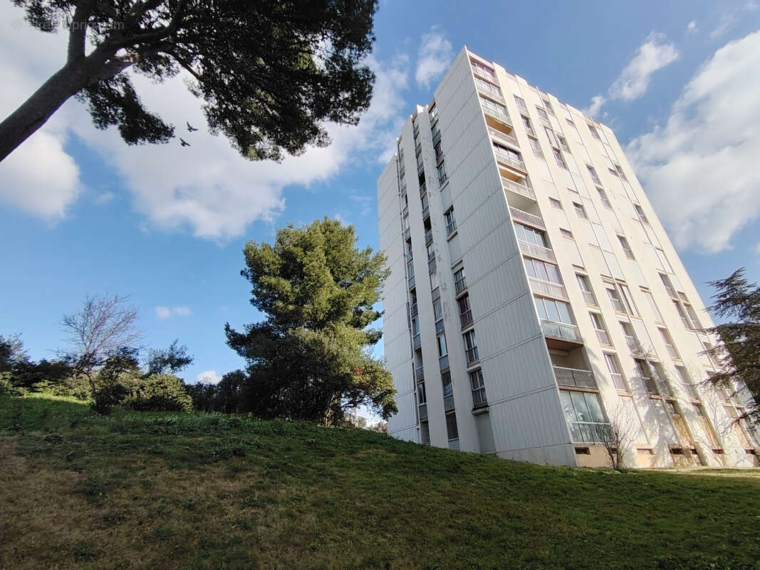 Appartement à MARSEILLE-14E