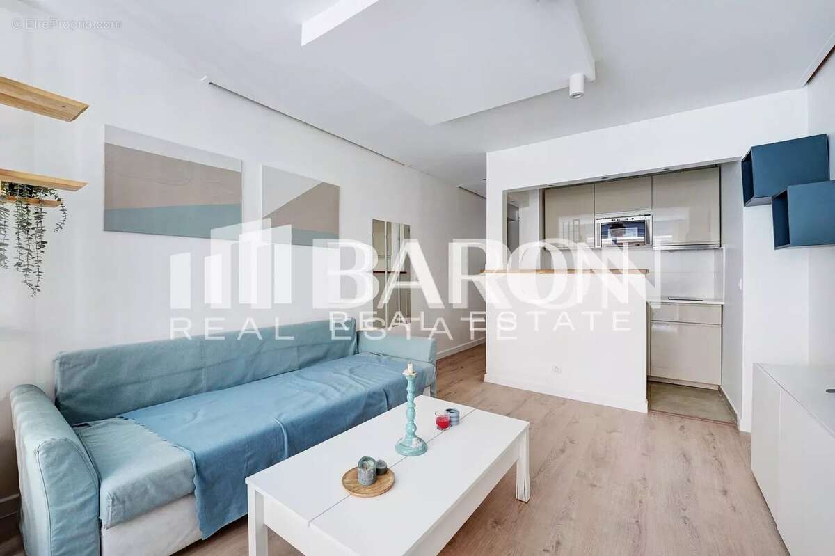 Appartement à PARIS-16E