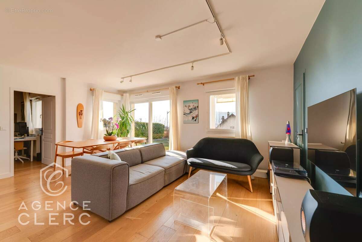 Appartement à VEYRIER-DU-LAC