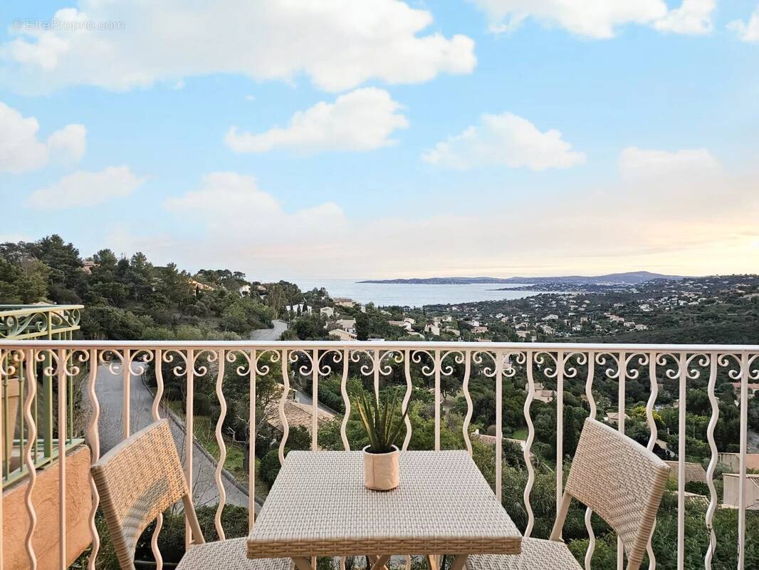 Appartement à ROQUEBRUNE-SUR-ARGENS