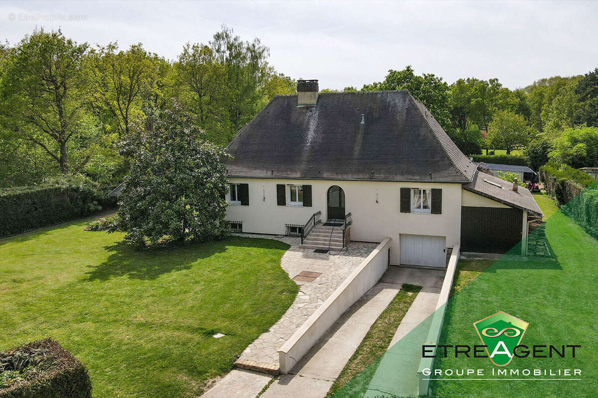 Maison LE VAL DORÉ - 190 m² - 6 chambres - photo 2