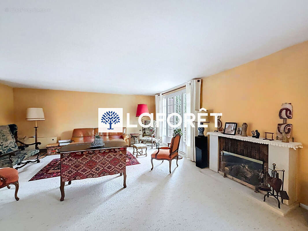 Maison à SAINT-NOM-LA-BRETECHE