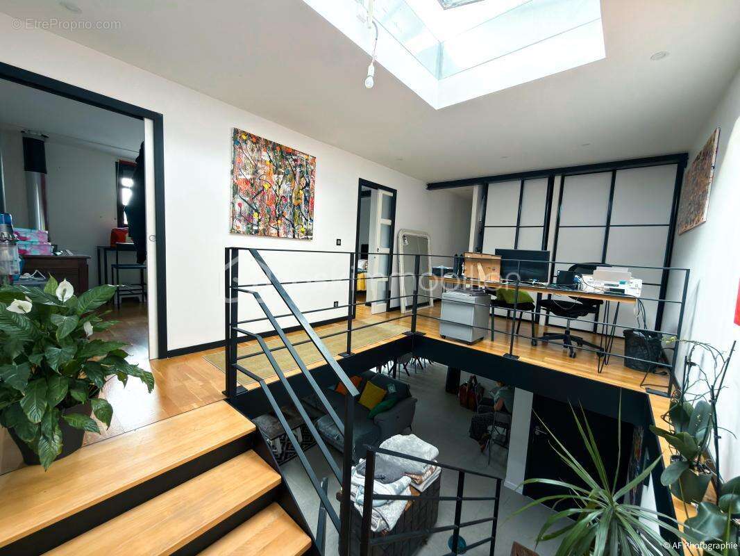 Loft d'exception de 126m2 - 3 Chambres - Charme industriel & volumes remarquables - photo 10