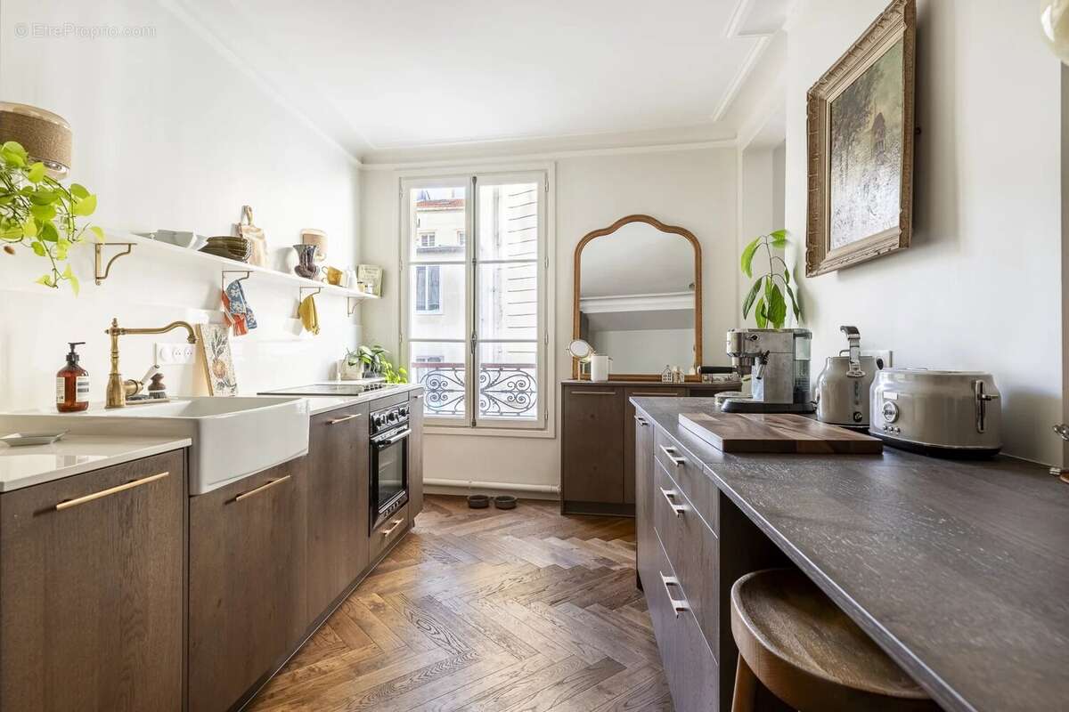 Appartement à PARIS-16E